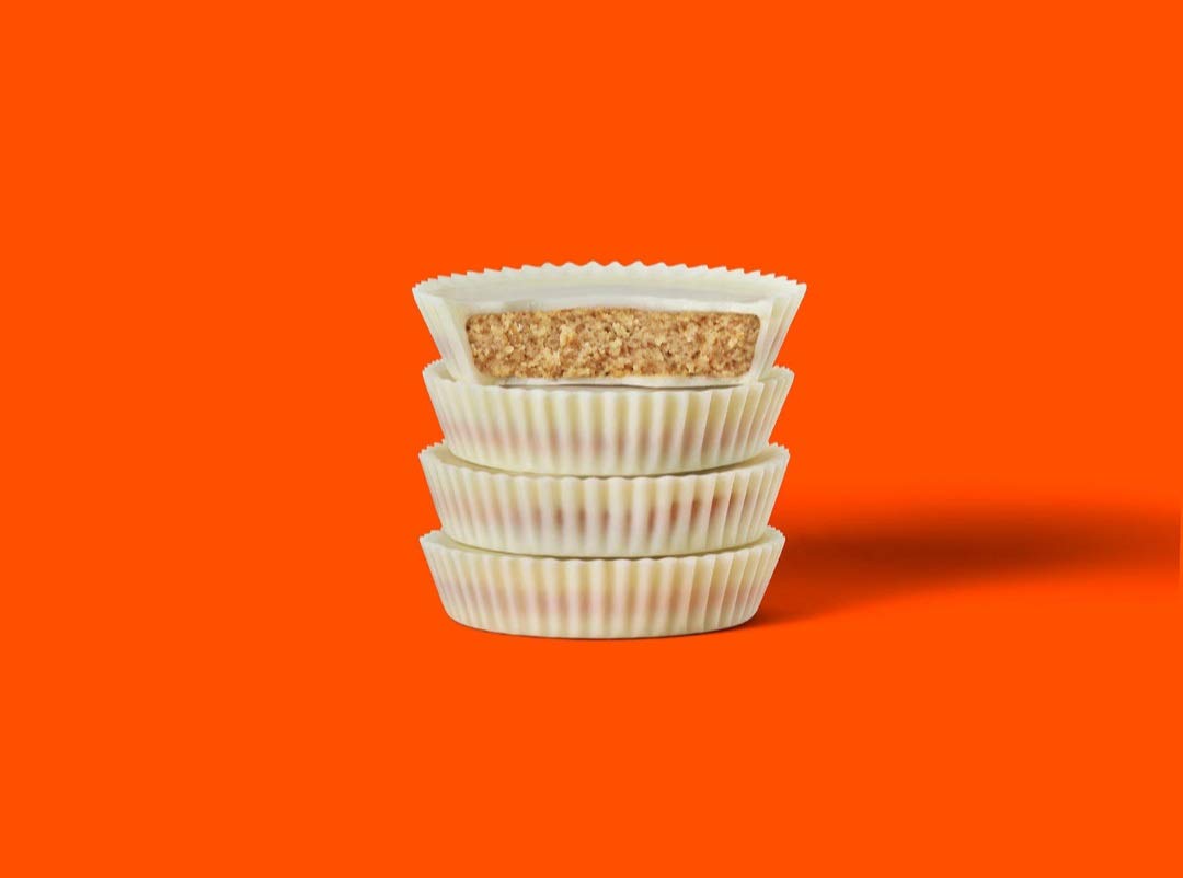 REESE'S WHITE 2 WHITE CREME & PEANUT BUTTER CUPS BOX OF 24